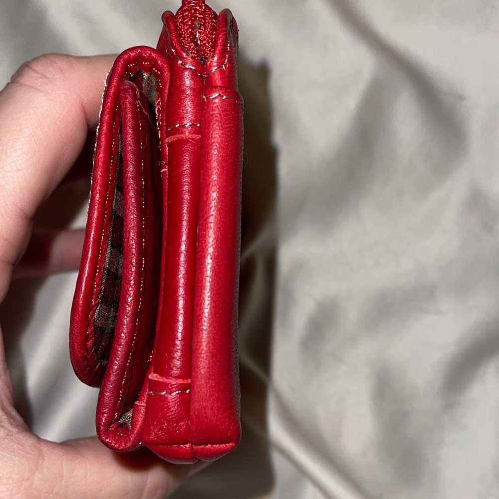Dockers Beautiful Women's Vibrant Red Wallet Dockers - Picture 4 of 12